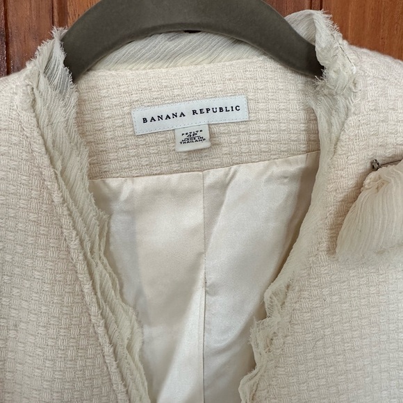 Banana Republic Tweed Blazer in Size 4P - Picture 7 of 13